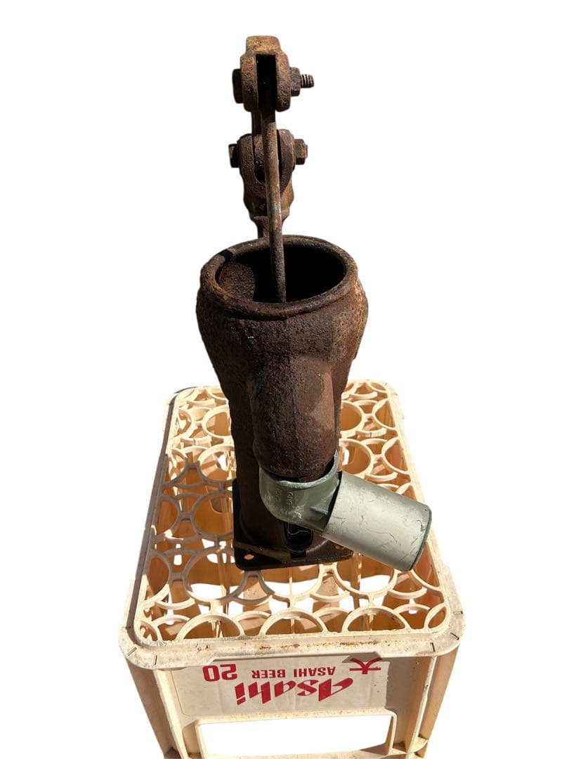 手押し井戸ポンプ　レトロ井戸ポンプ　ガッチャンポンプ　ジャンクガーデン　昭和