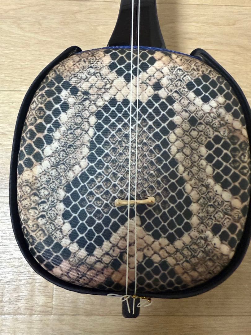 三味線 ヘビ柄デザイン ケース付き