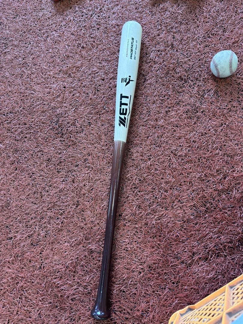 プロ落ちバット　ジャイアンツ重信選手 ヘッドのくり抜き 871グラム84センチ