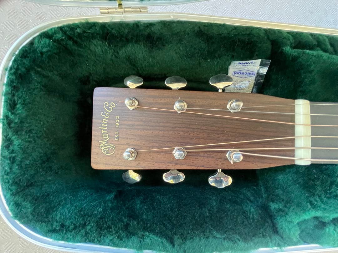 Martin D-28 、2020年製、スタンダード、美品。
