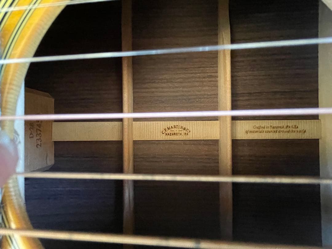 Martin D-28 、2020年製、スタンダード、美品。