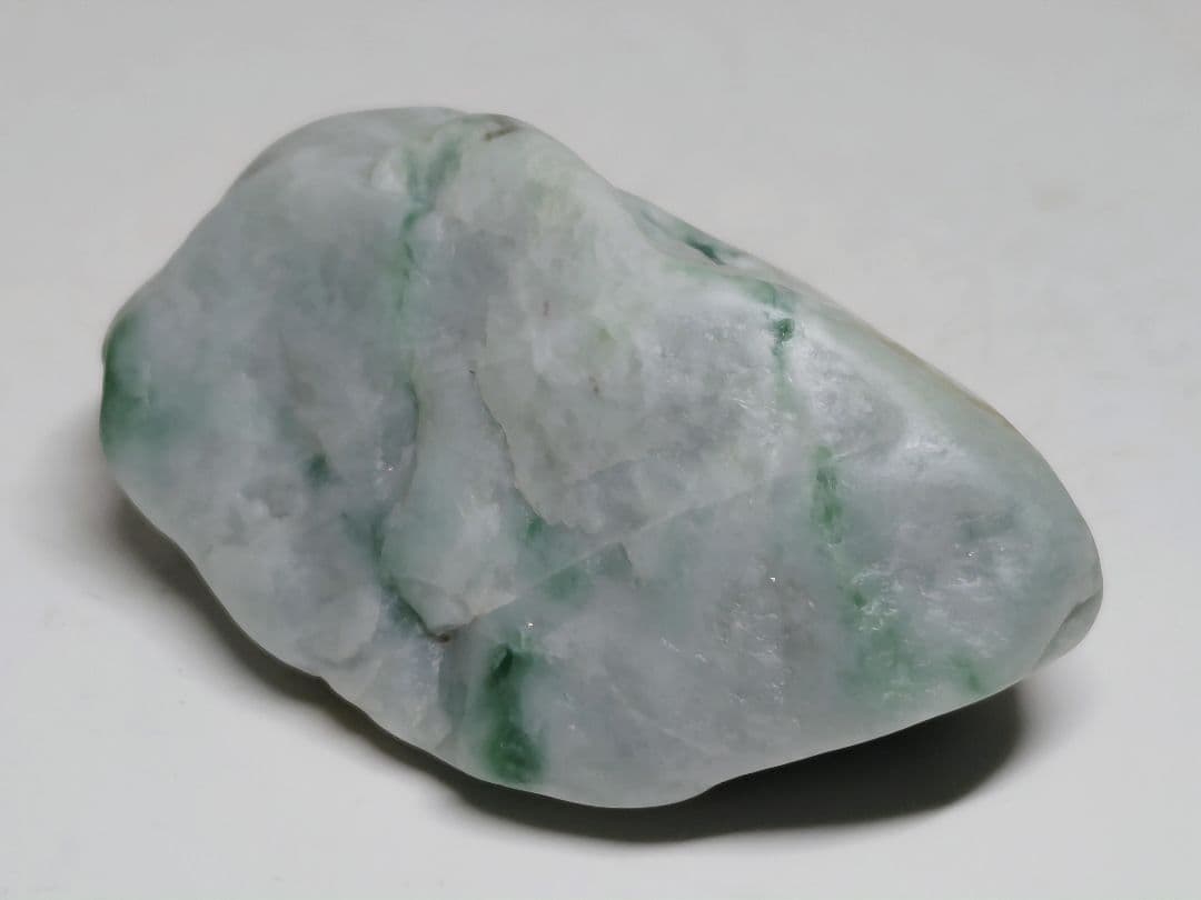 灰緑 147g 翡翠 ヒスイ 原石 鑑賞石 自然石 誕生石 鉱物 鉱石 水石