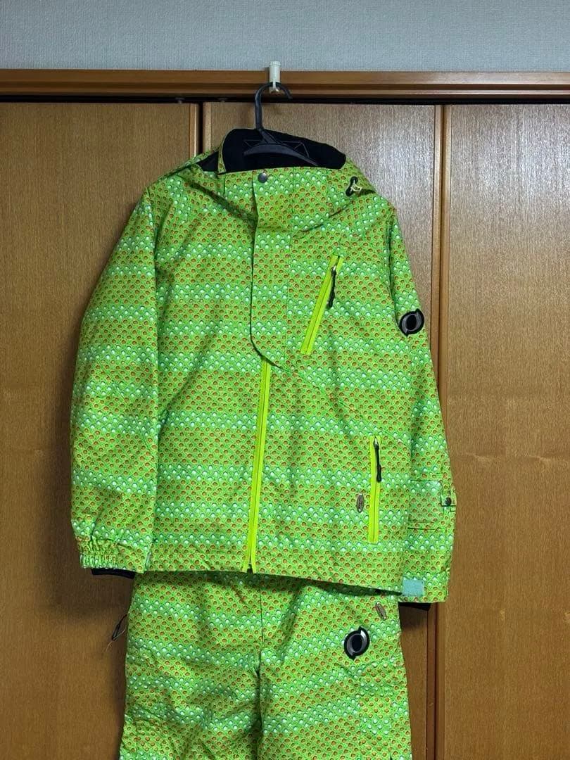 美品　オンヨネ　蛍光グリーン ドットパターン スキーウェア
