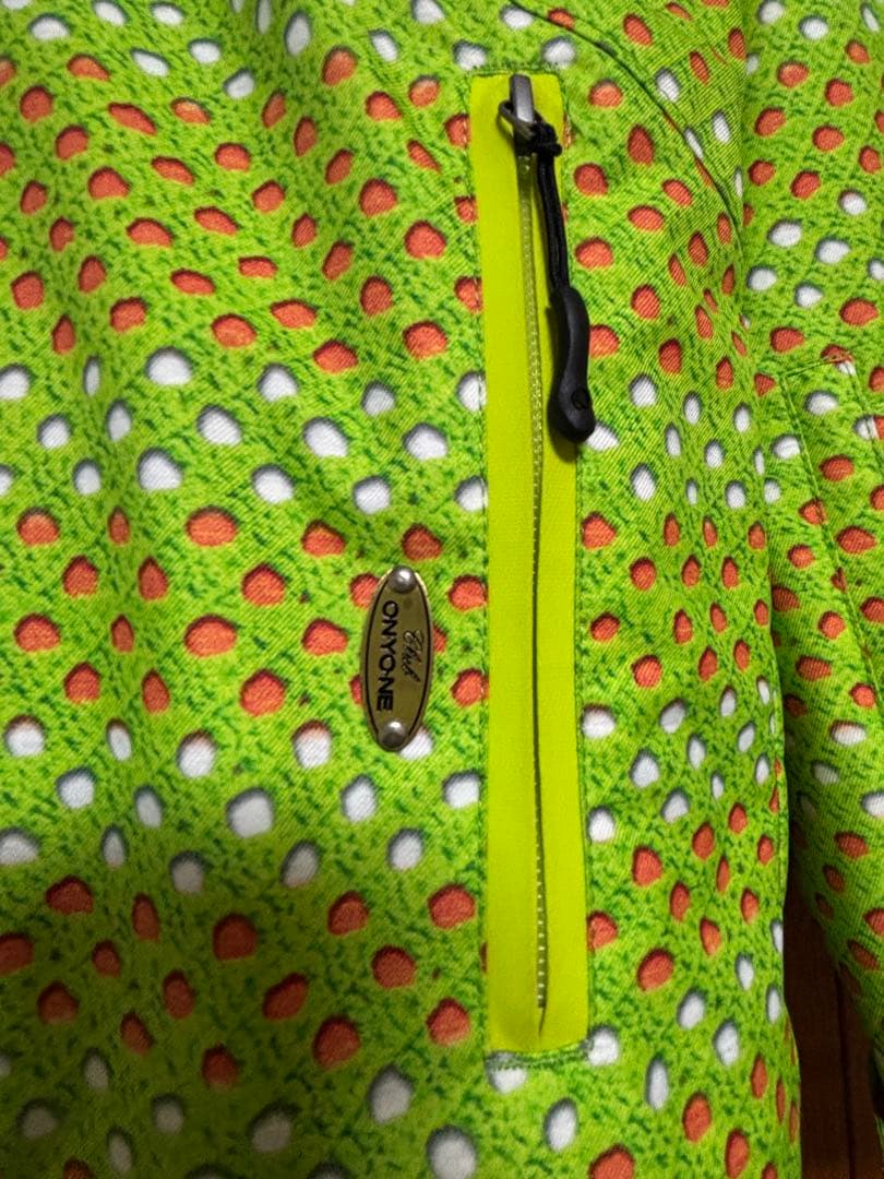 美品　オンヨネ　蛍光グリーン ドットパターン スキーウェア