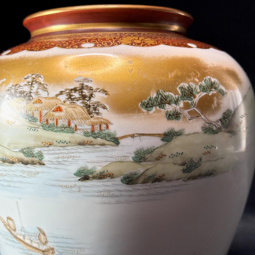 九谷焼　錦山窯　金彩色絵楼閣山水風景図壺　高さ20.5cm