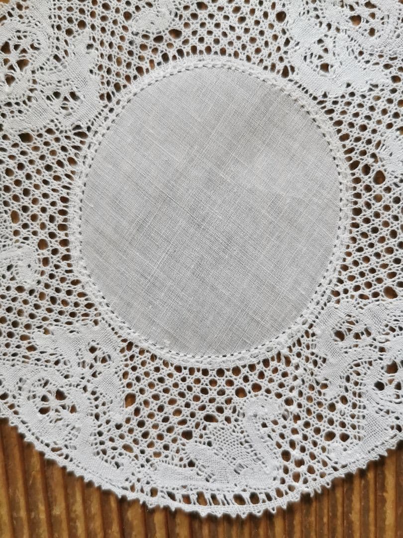 アンティーク ベルギー 透かしボビン編みレースドイリー 4羽の白鳥 フランダース