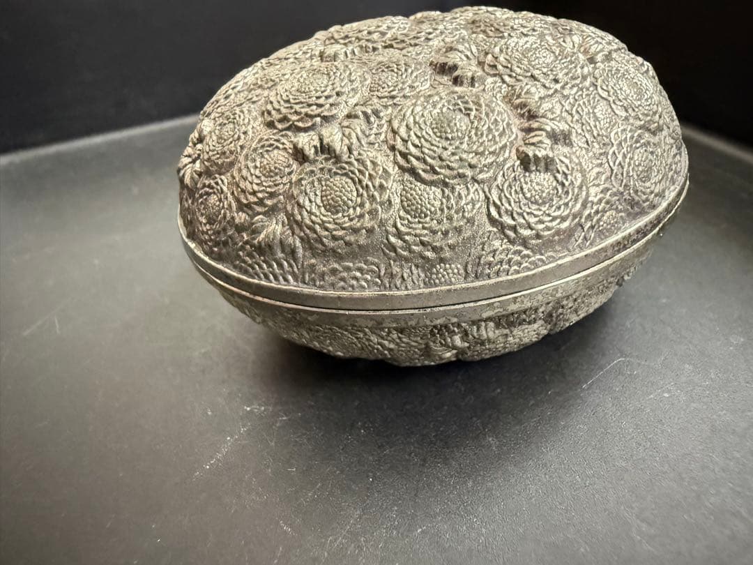 花模様の二重構造容器 99.22g