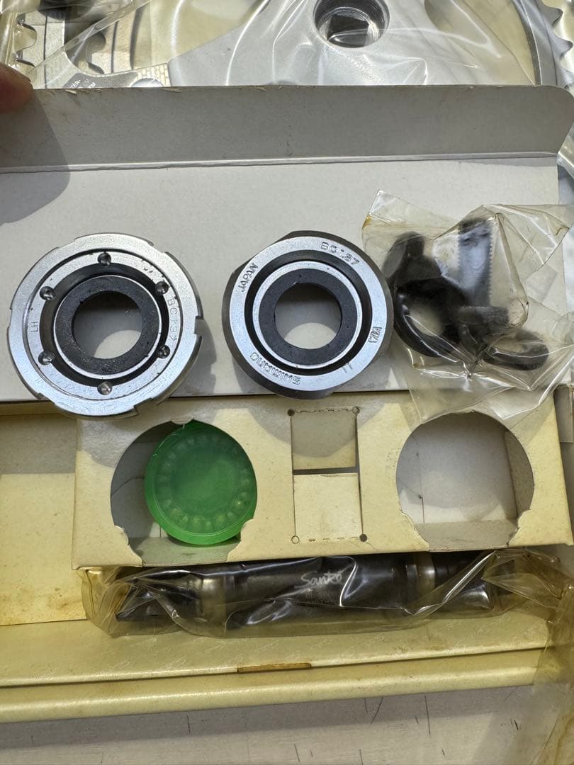 新品未使用　箱入り　クランクセット　ボトムブラケット　サンテ