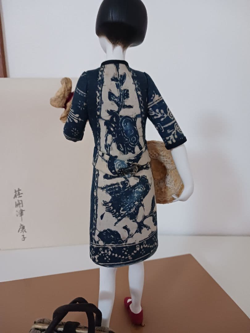 アーティストによる創作人形陶器 　テーマ「赤い靴」