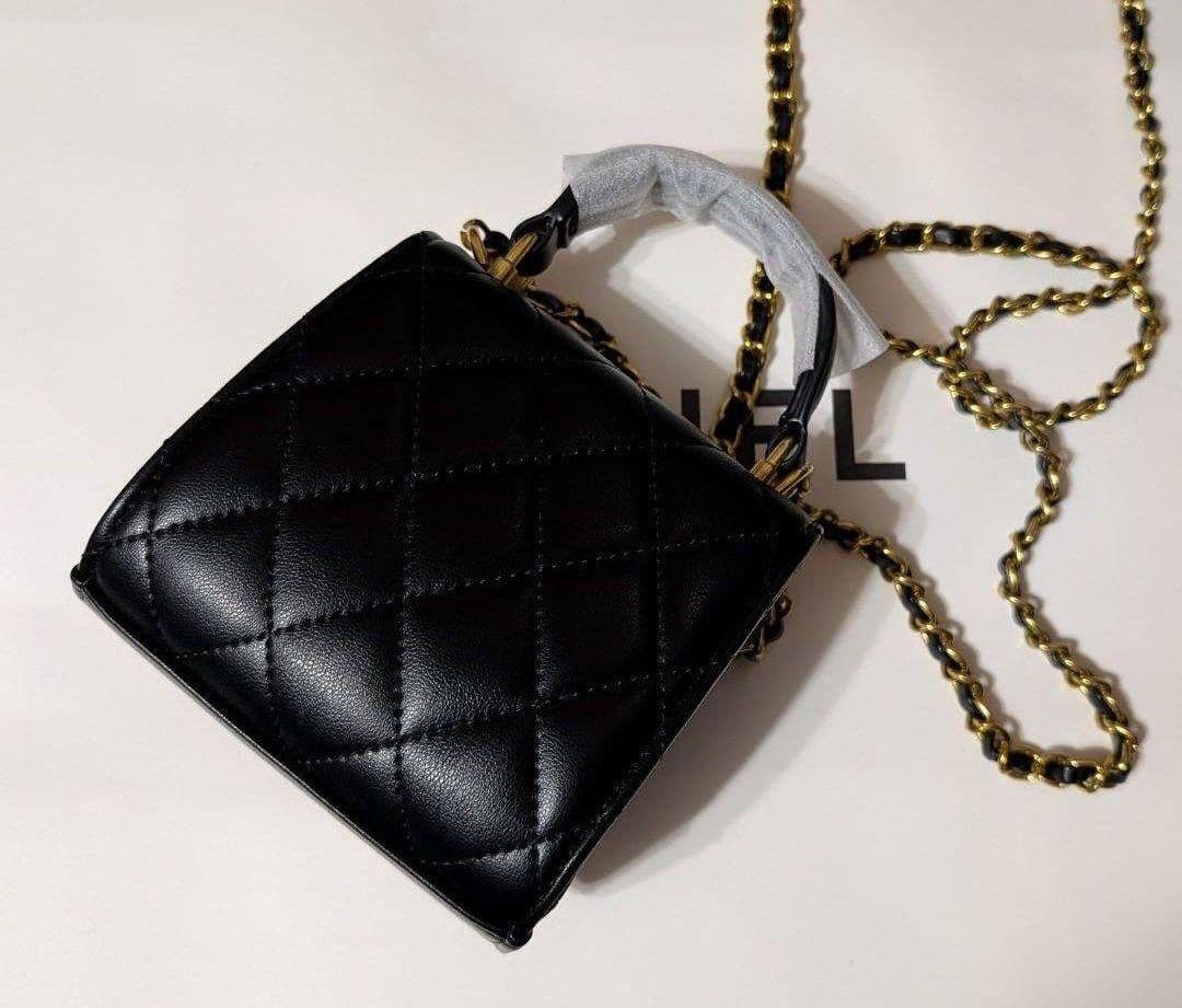 CHANELブラックキルティングショルダーバッグ ミニマトラッセ ノベルティ