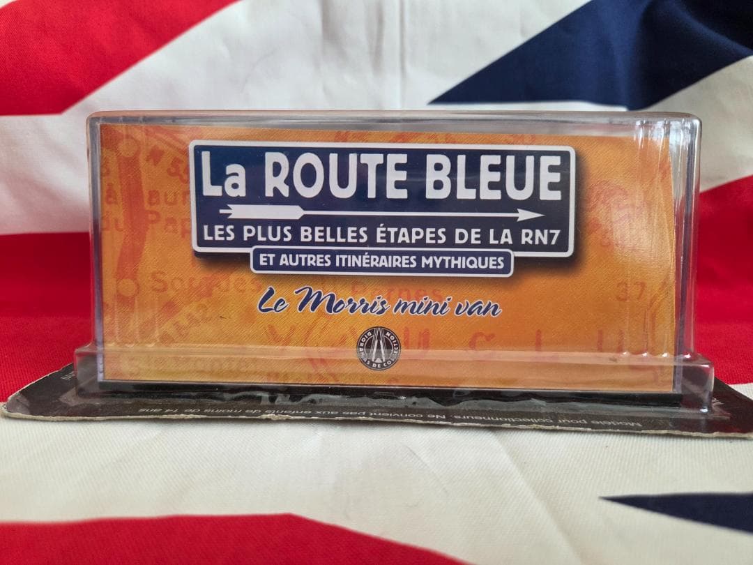 ジオラマケースミニクーパー２台★女王陛下の００７　養蜂家のミニバン　ローバーミニ