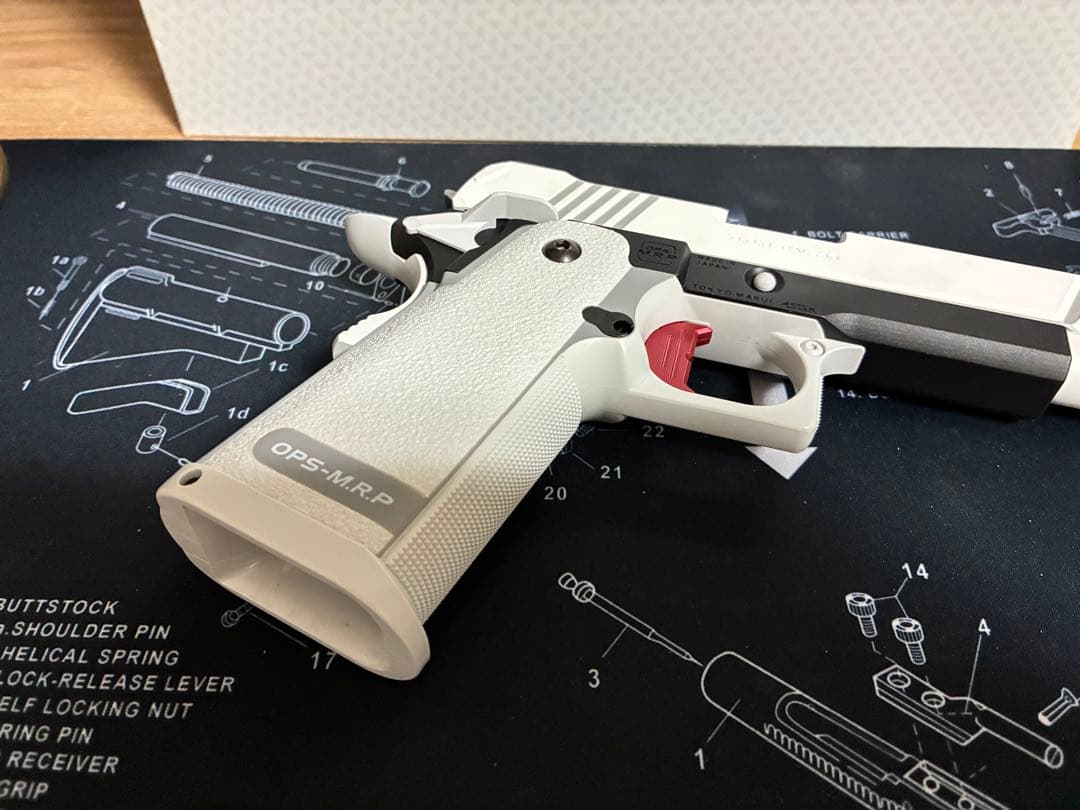 【極美品】マルイ D.O.R ホワイト＋ロングマグ付