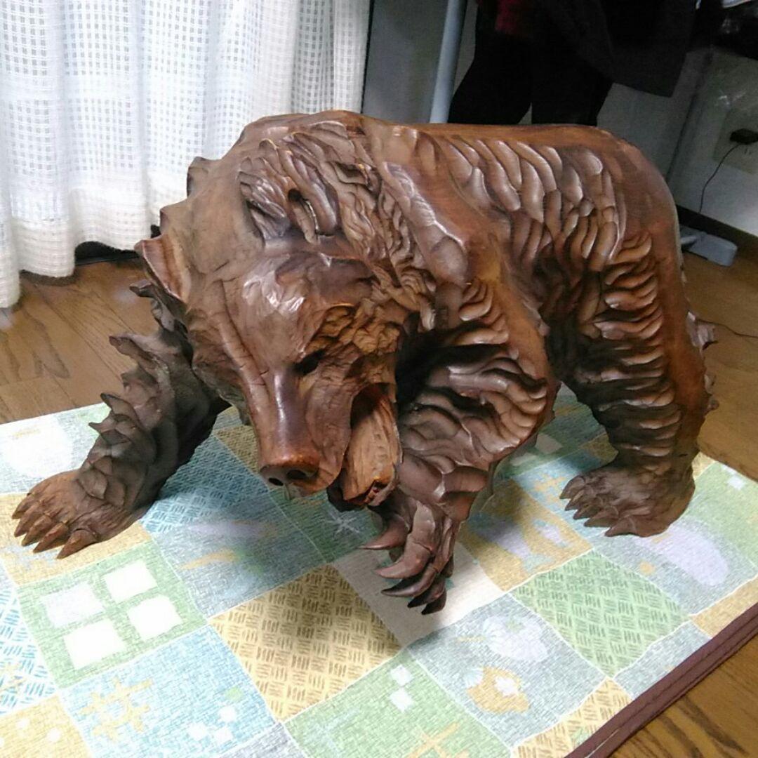 大きな熊一刀彫り