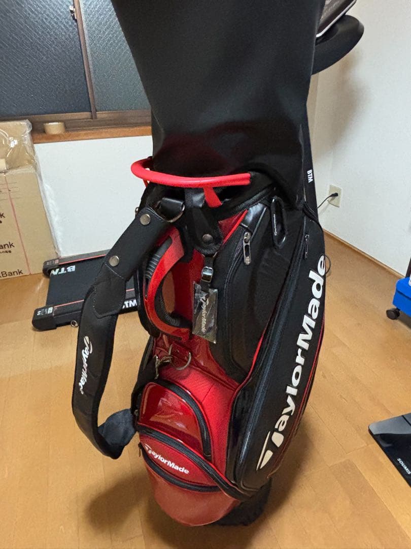 TaylorMade キャディバッグ 黒 赤 フード付き