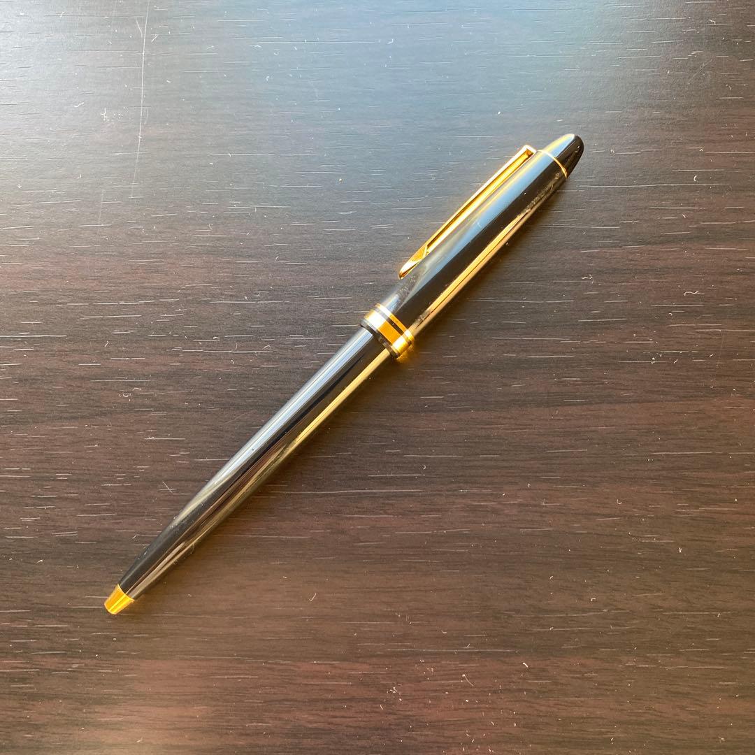 黒いボールペン 金色の金具付き ドイツ製