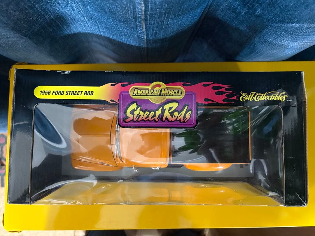 1/18 1956 フォード　ストリートロッド　パンプキン 色オレンジ
