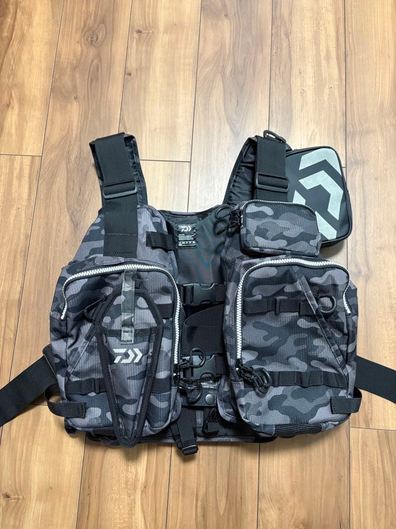 DaiwaダイワフロートゲームベストDF6206 ブラックカモ