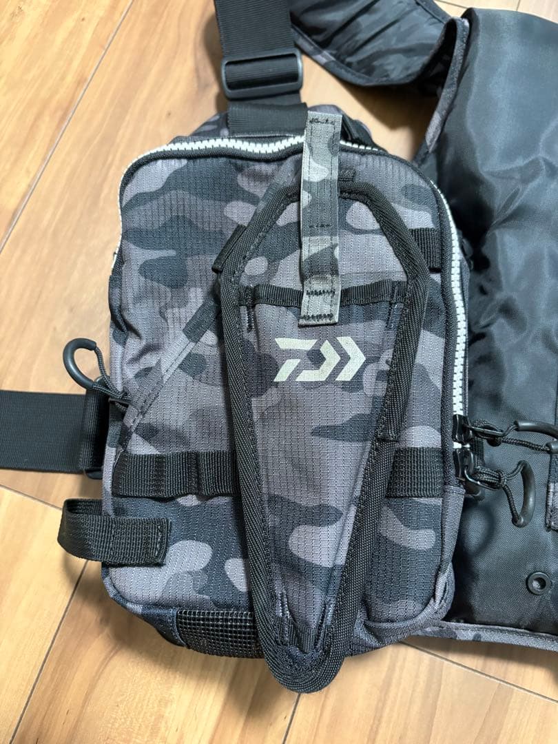 DaiwaダイワフロートゲームベストDF6206 ブラックカモ