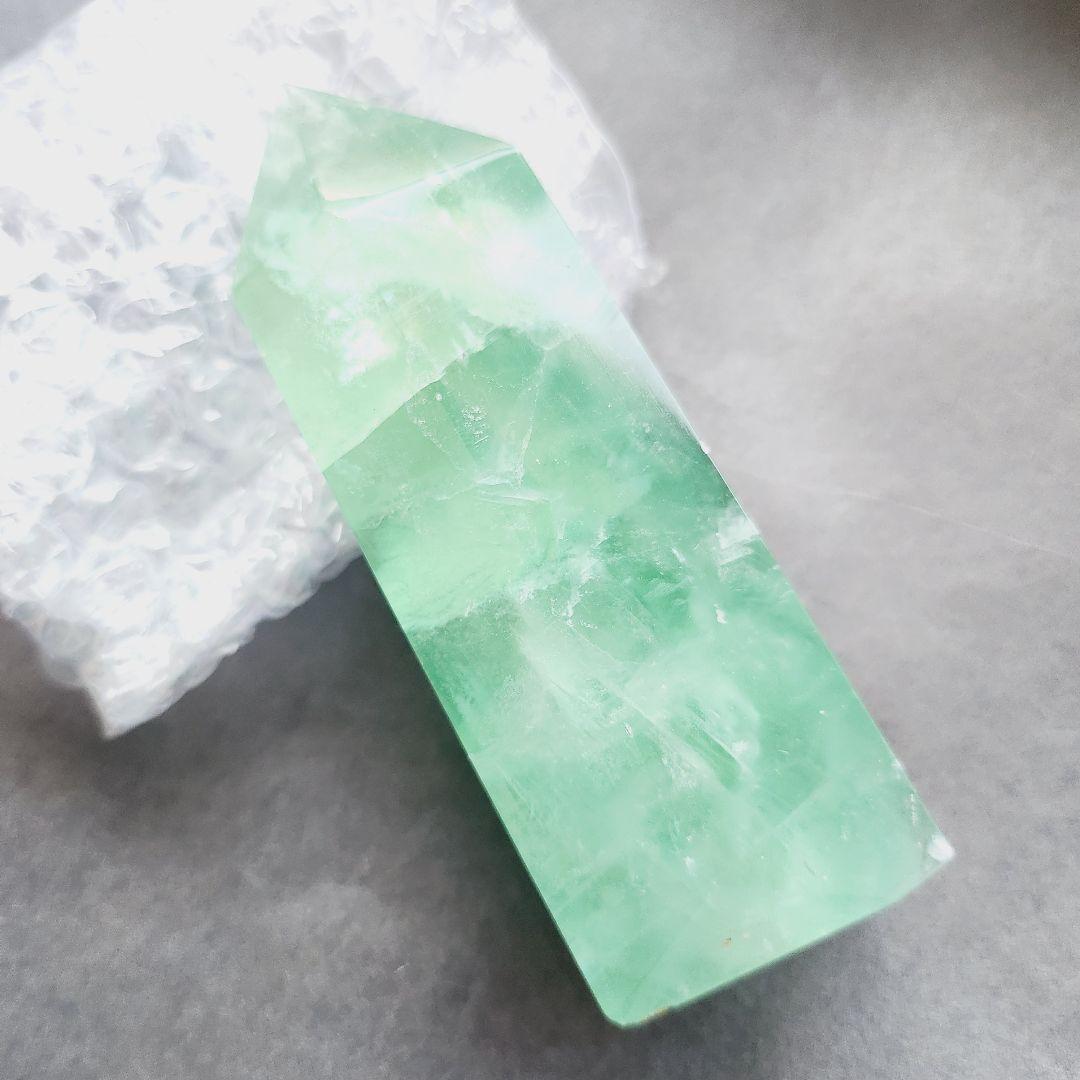 【一点物】 虹入り✨ フローライト 蛍石  六角柱 ポイント ✩.*˚