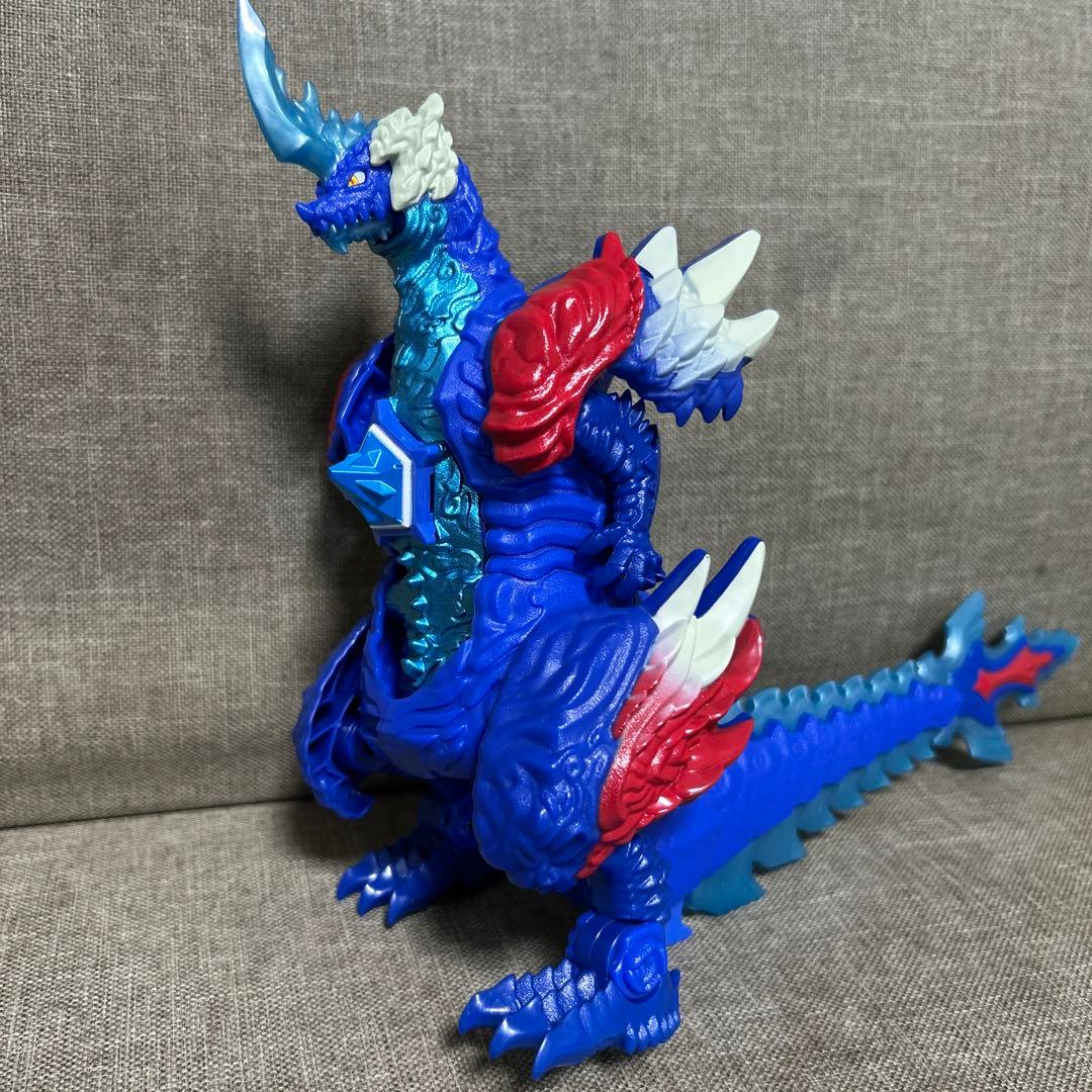 ウルトラマンオメガ　DXレキネス　トライガロン　ヴァルジェネス