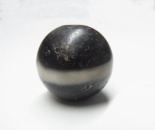 ★K2501★アンティーク　白帯　19ミリ　丸ビーズ　護符アミュレット　薬師玉