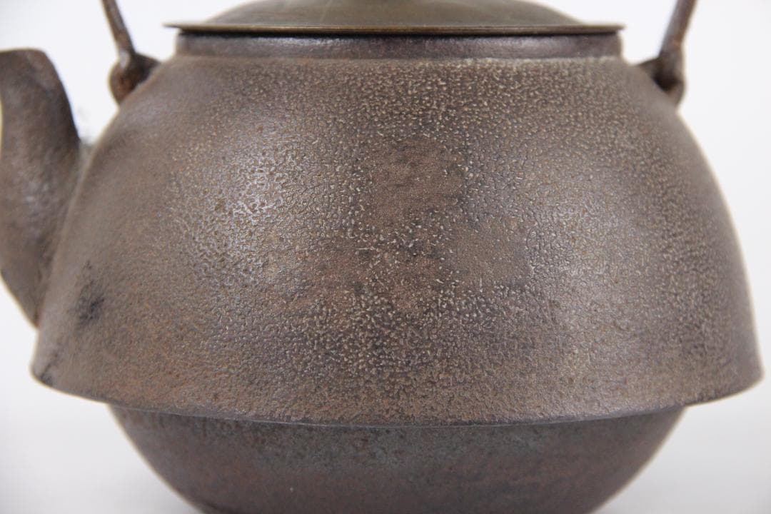 梅樹梅花文 古鉄瓶　鉄瓶　容量約900ml 茶道具　湯沸　煎茶道具 EG21-6