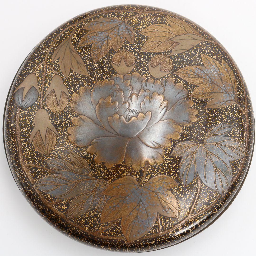 表千家流堀内家十二代 堀内宗完(兼中斎)書付 牡丹蒔絵 平丸香合　rM976