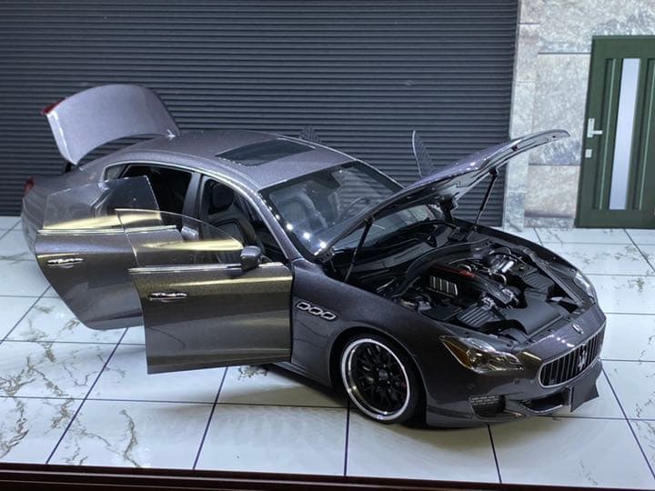 1/18 オートアート マセラティ クワトロポルテ GT S グレー　カスタム