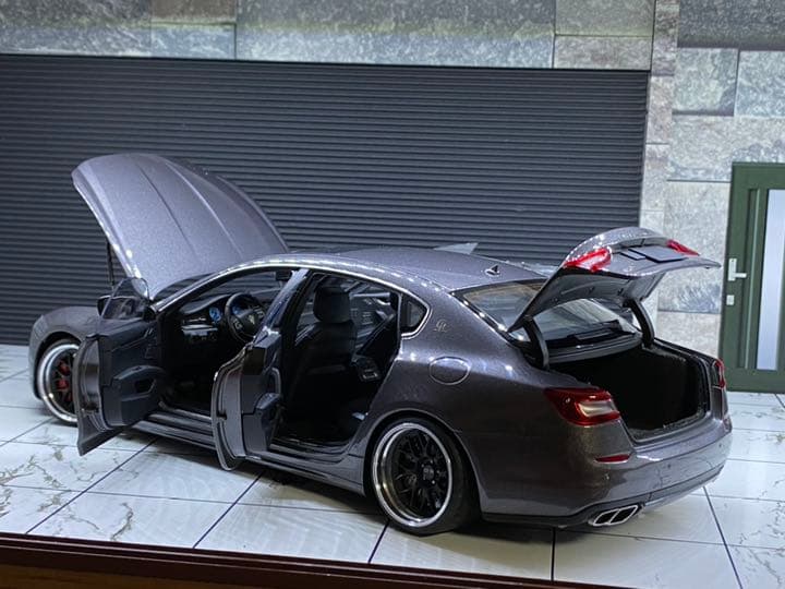 1/18 オートアート マセラティ クワトロポルテ GT S グレー　カスタム