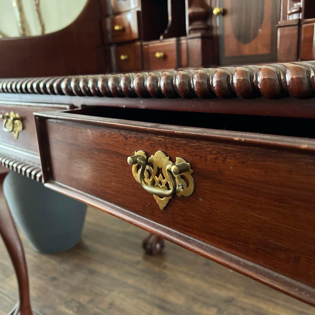 k233r124 猫脚と彫刻が施されたアンティーク調の木製ライティングデスク