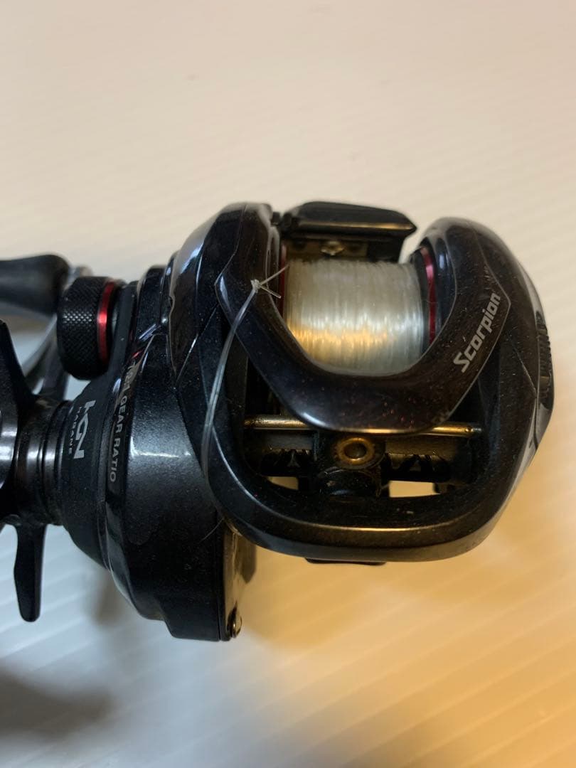 Scorpion ベイトリール 7.2:1 ギア比 ブラック