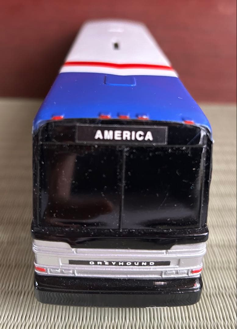 GREYHOUND Americruiser バス型ミニカー 貯金箱