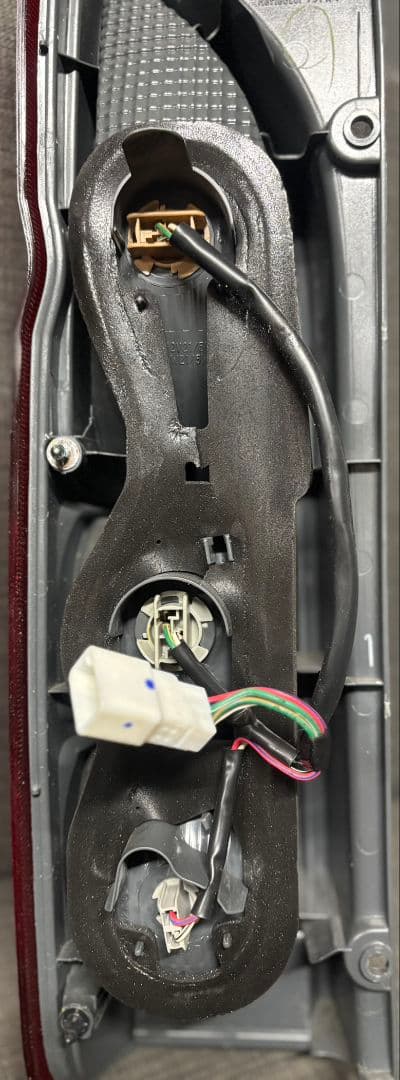 純正トヨタハイエース200系 純正テールランプ左右セット