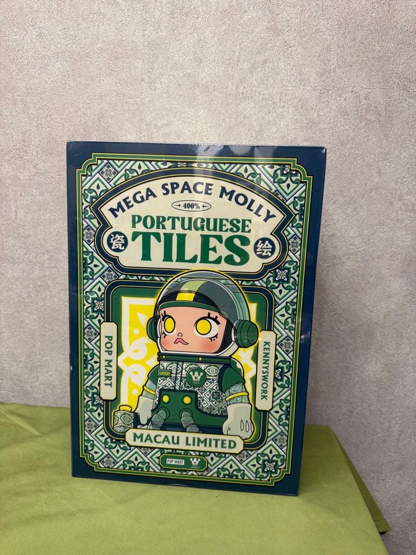 POP MARTマカオ限定MEGA SPACE MOLLY 400%TILES
