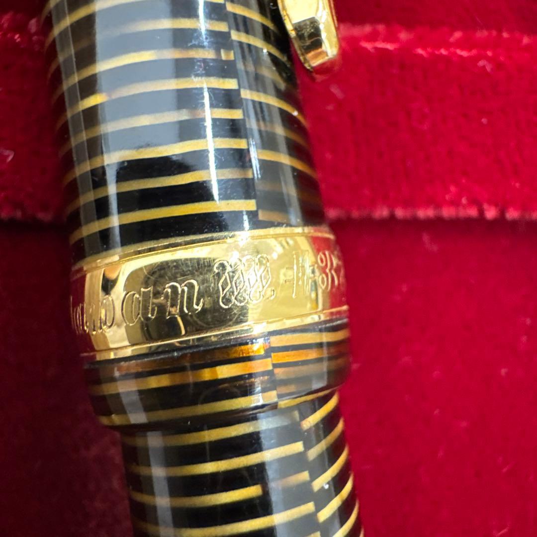 PLATINUM 万年筆 黒と金のストライプ