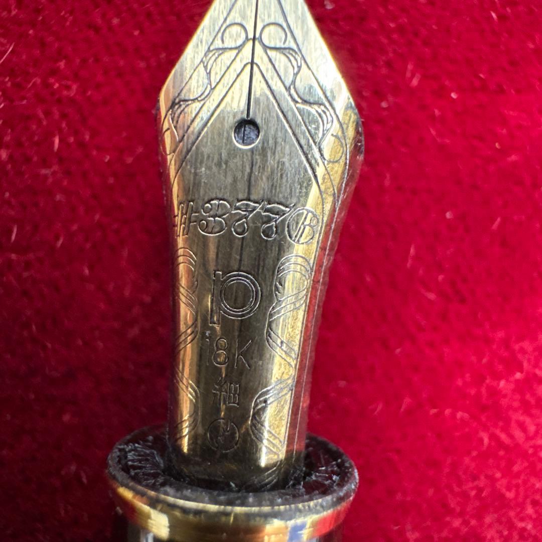 PLATINUM 万年筆 黒と金のストライプ