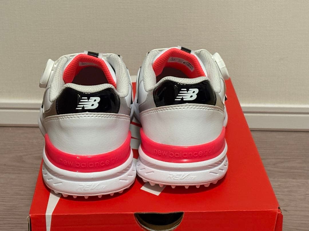 未使用:New Balance ゴルフシューズ 女性用 ホワイト/ピンク