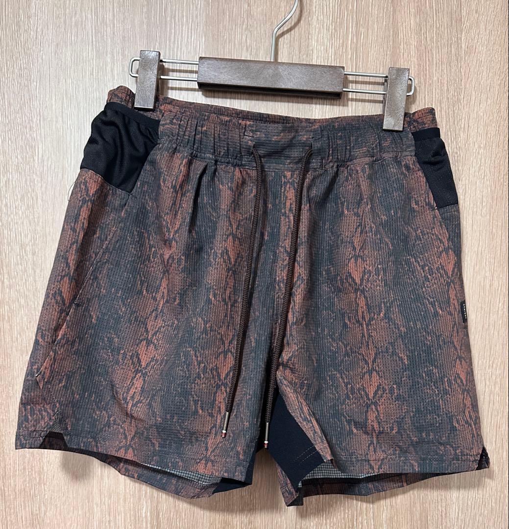 ウォーキング・ランニングウェア CHARBON Python Pattern Shorts