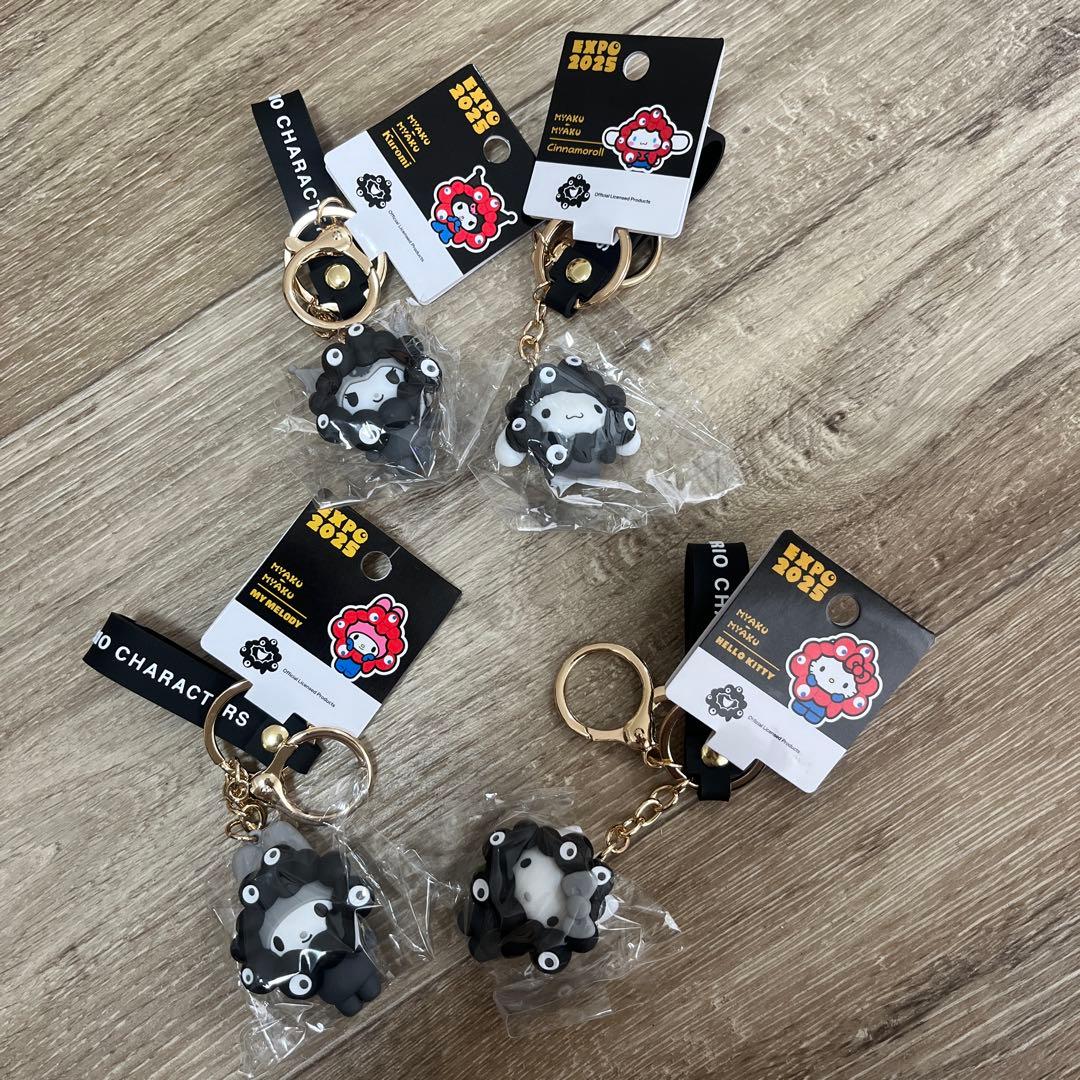サンリオミャクミャク黒なりきりキーホルダー　キティ　マイメロ　クロミ　シナモン