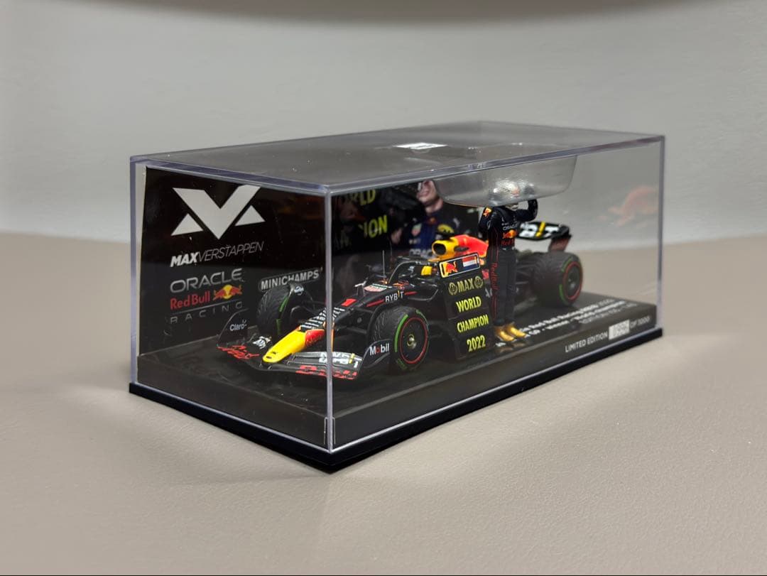 マックスフェルスタッペン別注 RB18 ミニカー 日本GP 1/43 スケール