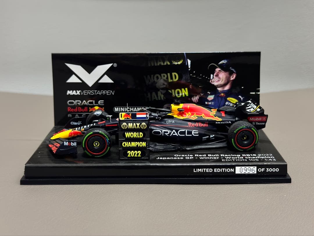 マックスフェルスタッペン別注 RB18 ミニカー 日本GP 1/43 スケール