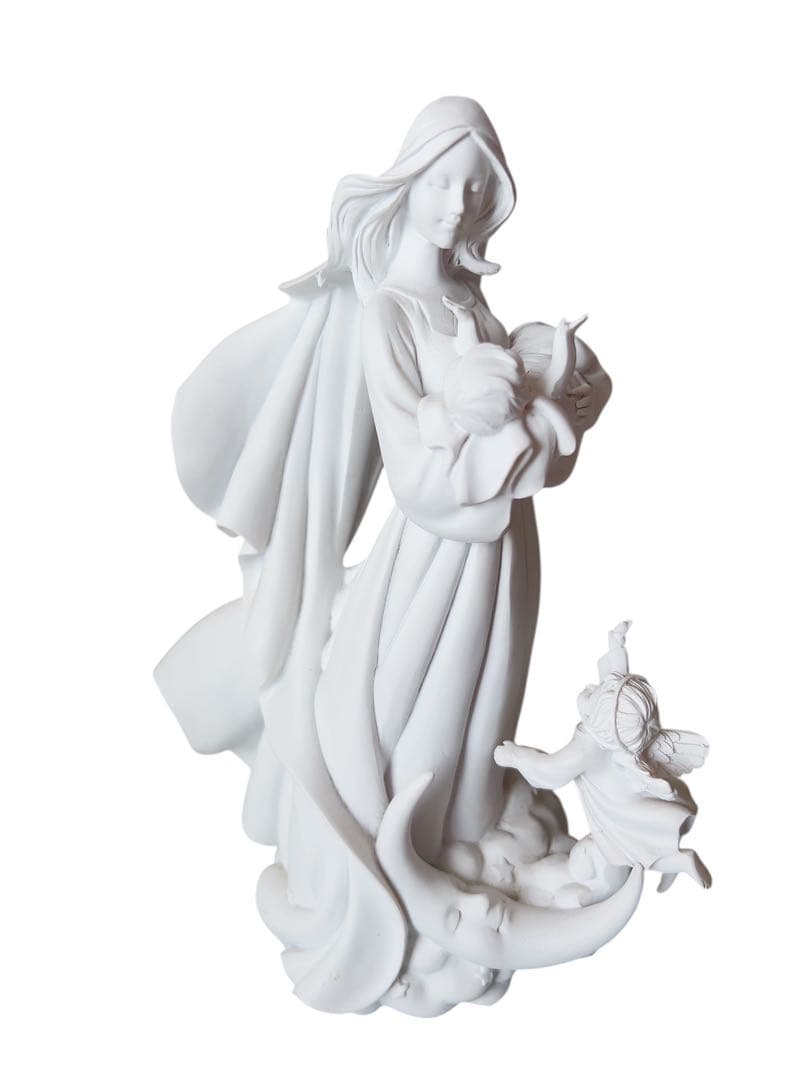 聖母マリアとイエスと天使の彫刻