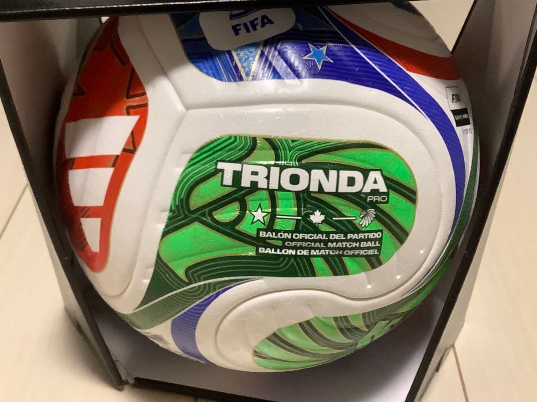 アディダス　ワールドカップ 2026 トリオンダ 5号球　公式球