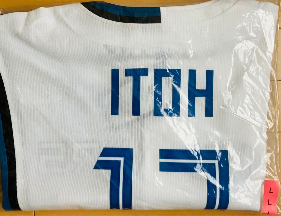 新品タグ付き未着　ファイターズ　伊藤大海　　直筆サイン　ユニフォーム　Ｌサイズ