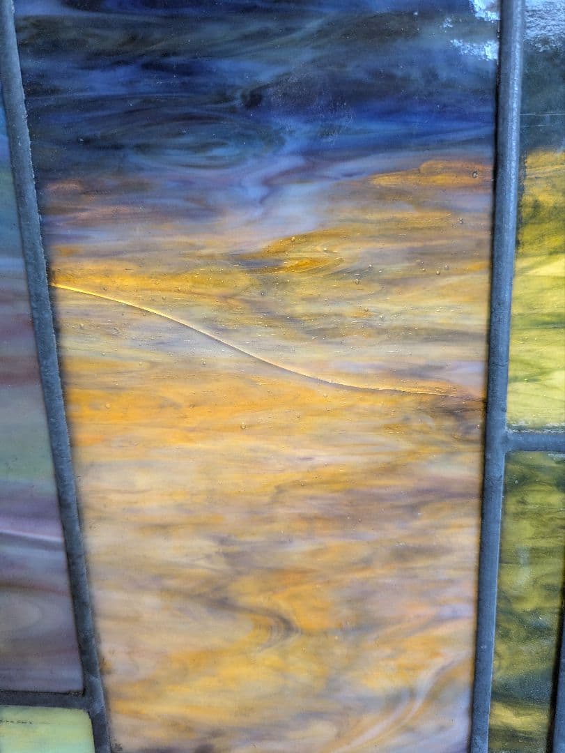 迫力108cm×76cm　静謐な彩りを宿す　ステンドグラス　ディスプレイ