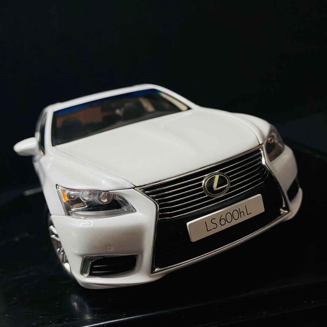 AUTOart 1/18 レクサス LS600hL 2013 ホワイトパール