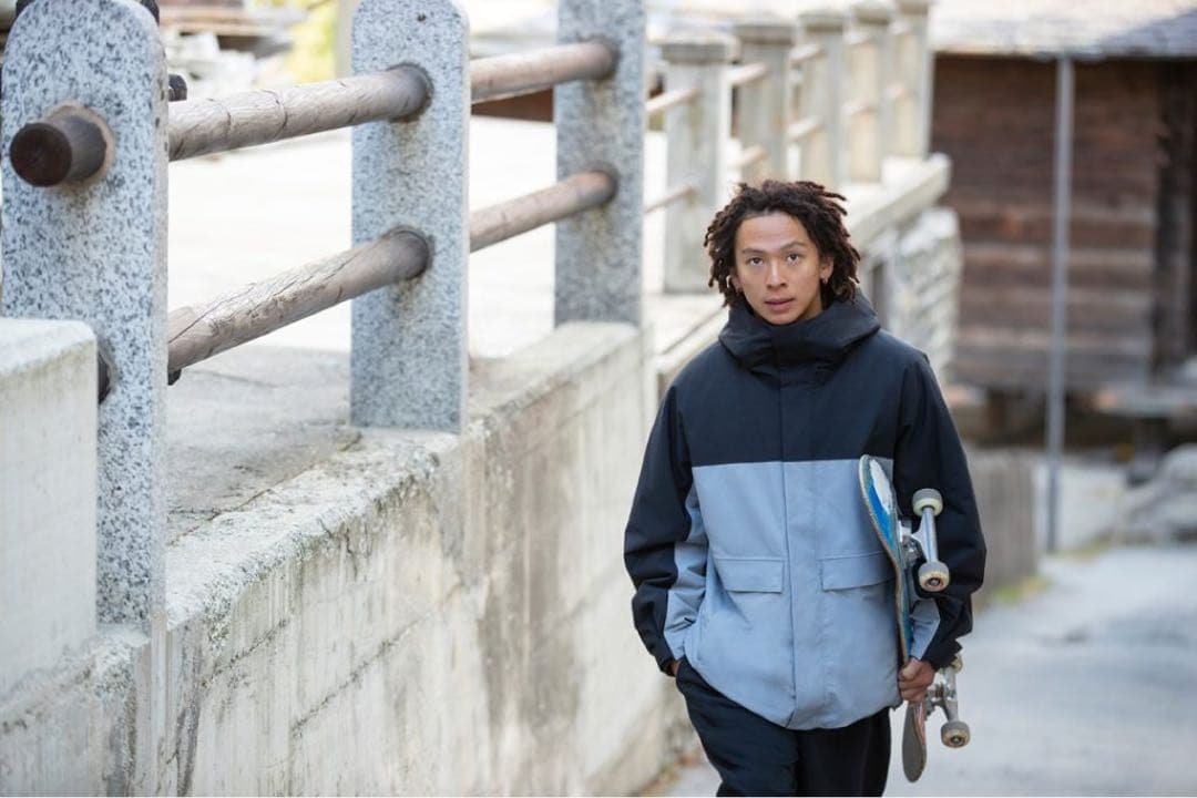 【美品】即完ユニクロ×平野歩夢モデルハイブリッドダウンスノーボードパーカ