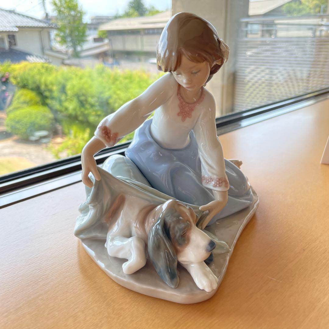 極美品　LLADRO リヤドロ　座っている少女子犬付き　　キズなし破損なし