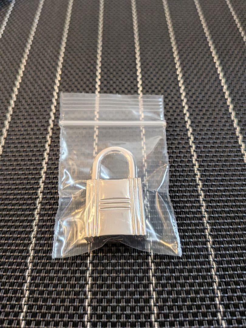 【未使用品】HERMES 南京錠 鍵2本付き　（鍵番号111）