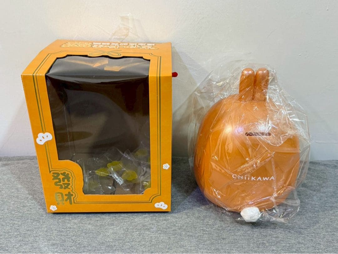 ちいかわ 台湾限定 うさぎ達磨貯金箱　飴箱　だるま　飴あり